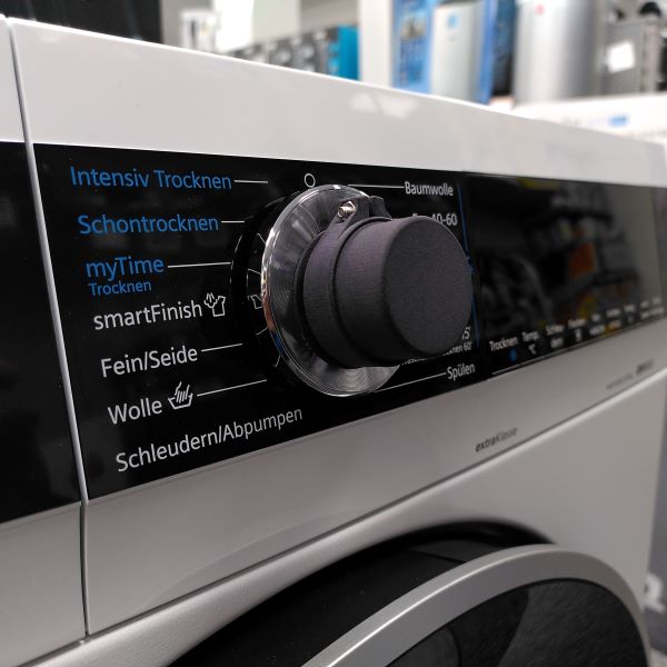 Bedienblende des Siemens Waschtrockner mit dem Drehknopf der Feelware Audio Sprachausgabe.